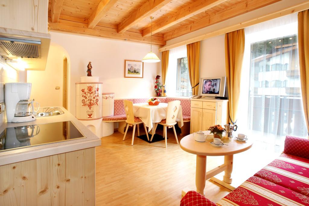 Garni B&B Schenk Sëlva di Val Gardena Eksteriør billede