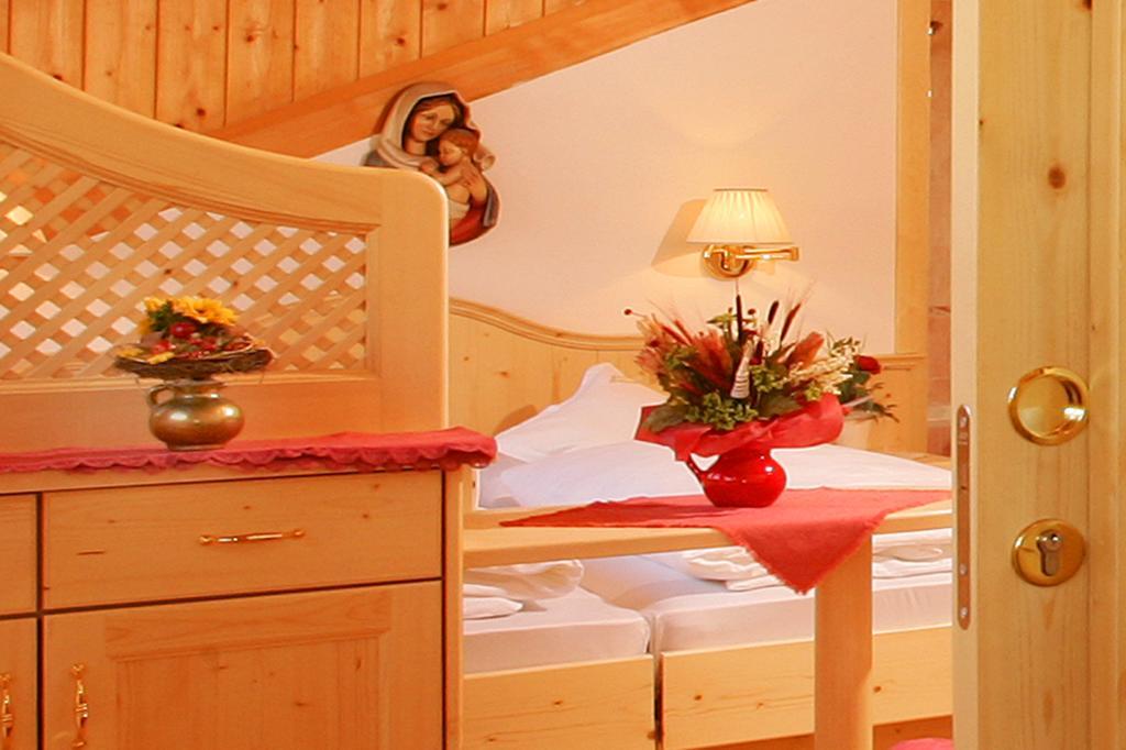 Garni B&B Schenk Sëlva di Val Gardena Værelse billede