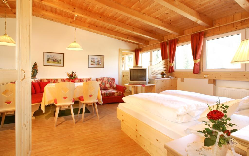 Garni B&B Schenk Sëlva di Val Gardena Værelse billede