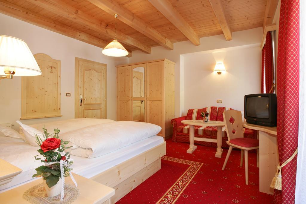 Garni B&B Schenk Sëlva di Val Gardena Værelse billede